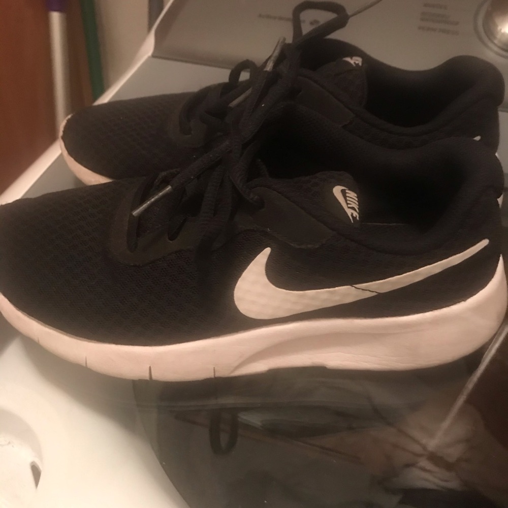 Nike’s - Picture 2 of 3